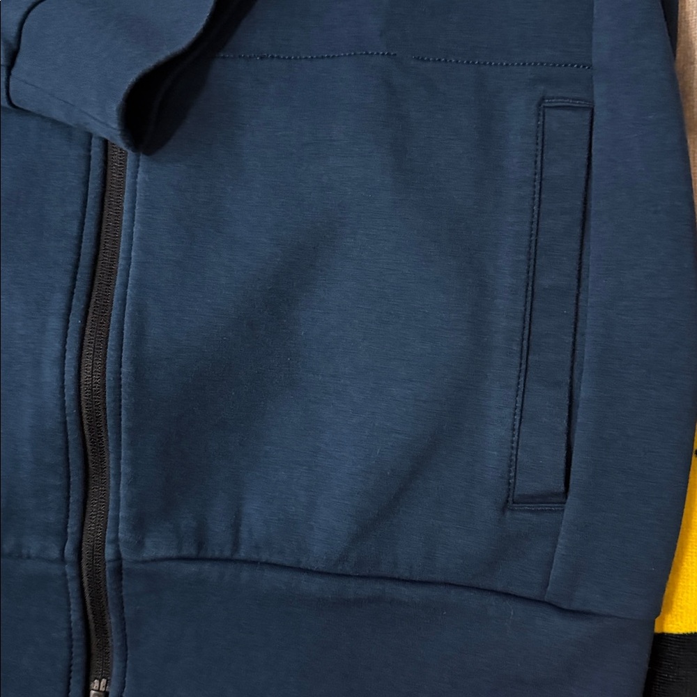 GapFit Performance Hoodie.                        ( Pre-owned ) - Picture 7 of 12